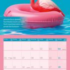 „Manche Leute glauben, Durchhalten macht uns stark. Doch manchmal stärkt uns gerade das Loslassen.“  
Illustration: Ein Flamingo auf einer Wasser-Luftmatratze. Darunter ein Kalender für Juli 2027.