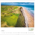Titel: JULI. Luftaufnahme eines Golfplatzes und Strandes, kalendarische Monatsübersicht darunter.