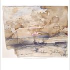 Text: "Juli". Gemälde: Aquarell eines Hafens mit Schiffen, braune und blaue Töne, Skizzenhafter Stil.
