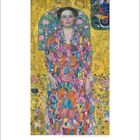 7, 1-31. Farbiges, detailreich gemustertes Gemälde einer Frau in einem bunten Kleid vor gelbem Hintergrund.