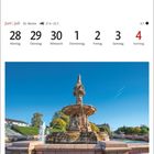 Kalender: Juni | Juli. 28.-4. Sonntag rot. Bild: Doulton Fountain, Glasgow. Klarer blauer Himmel.