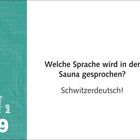 „Welche Sprache wird in der Sauna gesprochen? Schwitzerdeutsch!“ Links: Freitag, 9. Juli in weiß auf grünem Hintergrund.