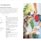 Ein Text beschreibt eine Gürteltasche, daneben steht ein Hund vor einer Person mit Jeans, die eine gehäkelte Tasche hält.