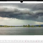 Nach einem herrlichen Junitag zogen Gewitterwolken Richtung Bodensee. Landschaft am Wasser, bedrohlich-dunkler Himmel.