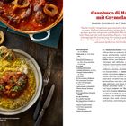 Titel: "Ossobuco di Manzo mit Gremolata". Beschreibung des Rezeptes und Anleitungen, Zutatenliste. Links oben ein Teller mit Reis und Fleisch in Sauce. Rechts oben Textblock mit Vorbereitungsschritten.