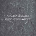 Text: "PERSONEN JÜDISCHER RELIGIONSZUGEHÖRIGKEIT". Der Hintergrund ist eine graue Steintextur.