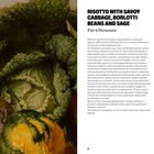 Ein Rezept mit dem Titel "Risotto with Savoy Cabbage, Borlotti Beans and Sage" für 4 Personen. Zutatenliste neben Gemälde von Gemüse.