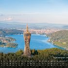 Kalender mit Datum und Wochentagen. "Pyramidenkogel - Wörthersee". Ein hoher Holzturm vor einem großen blauen See.