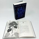 Titel: "Guarded" von Brynne Asher. Offenes Buch zeigt eine Illustration von Hortensien und Text auf Seite 185.