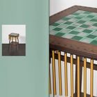 "126" steht auf einer mintgrünen Seite. Ein Tisch mit grün-weißem Mosaik und gelben Stäben ist in zwei Ansichten abgebildet.