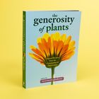 Buchtitel: "the generosity of plants", gelbe Blume auf blauem Hintergrund, Autorin: rosemary gladstar.