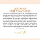 "Der Zauber eines Neuanfangs" beschreibt den Übergang vom Sommer zum Herbst mit neuen Erlebnissen und Farben. Unten ein florales Symbol.