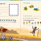 Ein doppelseitiges Kinderbuch. Links: "DAS BIN ICH", persönliche Daten zum Ausfüllen. Rechts: Zeichnungen zu Lieblingsaktivitäten.