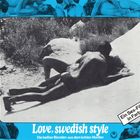 „Love, swedish style“, „Ein Sex-Film in Farbe“, „Die heißen Blonden aus dem kühlen Norden“. Schwarz-weiß Bild mit Paar.