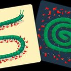 Eine Illustration mit zwei Hundertfüßern, jeder in rotem Schuhwerk, auf hellem und dunklem Hintergrund. Schuhe sind zerstreut.