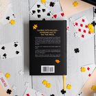 Text: "GAMBLE WITH KILLERS—SOMEONE HAS TO PAY THE PRICE." 
Hintergrund: Spielkarten und Puzzleteile.