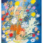 Keine Texte vorhanden. Bunte, blühende Blumen in einer dekorativen Vase auf blauem Hintergrund, impressionistisch gemalt.