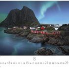 Text: "Polarlicht auf den Lofoten", "Casares Edition", Kalenderseite "8". Rote Häuser, Felsen, Polarlicht am Nachthimmel.