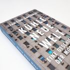 „KÜHLE NEUE WELT“ von Jan Eike Dunkhase ist auf einem Buchcover vor einem Gebäude mit vielen Fenstern und Klimaanlagen.