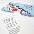 Ein offenes Buch zeigt das Gedicht „Zwilblizisches Gewitterlied“. Daneben liegt ein illustriertes Buch von James Krüss.