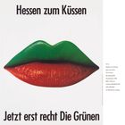 „Hessen zum Küssen“ und „Jetzt erst recht Die Grünen“. Ein Paar Lippen, oben grün und unten rot.