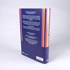 Buchrückseite mit bunten Streifen, Textauszüge über zwei Welten und eine Begegnung, dtv-Logo unten.