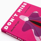 "Don't Miss" von Mandy Mangler, mit Esther Kogelboom. Illustration auf pinkem Hintergrund.