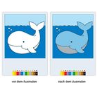 Links "vor dem Ausmalen", rechts "nach dem Ausmalen". Zwei Wale im Meer, einer schwarz-weiß, einer blau ausgemalt. Farbstifte unten.
