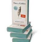 „Theo in Golden“, Roman von Allen Levi. Stapel mit Büchern, hellblaue Buchrücken, dezente Federzeichnung auf dem Cover.