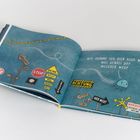 Texte: "WIE KOMME ICH HIER BLOß WEG?!", "STOP", "VORSICHT", "ACHTUNG". Illustration: Wegweiser mit Warnschildern.