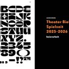 AUF DER LINKEN SEITE: Dicke, stilisierte schwarze Buchstaben von A bis Z, Zahlen 0 bis 9 und Satzzeichen. 

RECHTS: "Auszeichnung: Theater Bielefeld Spielzeit 2025-2026, beierarbeit" in orange und weiß auf schwarzem Hintergrund.