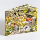 Texte: ANACONDA Kunstpostkarten, DIE WICHTELKINDER. Illustration mit kleinen Waldwesen und Pilzhüten.