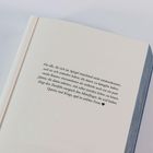 Eine Buchseite mit einem motivierenden Text: "Für alle, die sich im Spiegel...[Weiterer Text]...ihr seid badass Queens und Kings, egal in welcher Form."