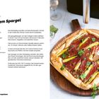 Tarte mit grünem Spargel. Rezept für 4 Personen. Zubereitung: 15 Minuten. Zutaten: Blätterteig, Spargel, Erbsen, Ei, Crème fraîche.
