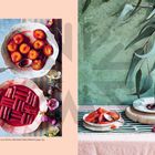 Links oben: Gebackenes Steinobst. Unten: Marmeladen-Rhabarber. Rechts: Gebackene Quitten, Frucht-Minze. Teller mit Früchten und Gläser.