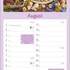 August-Kalender mit Texten über Champignon-Aufbewahrung und -Zubereitung. Abbildung von verschiedenen Pilzen oben.