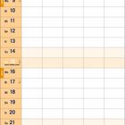 Augustkalender mit Wochentagen und Feiertagen. Großes „08“ im Hintergrund. Tabelle für jeden Tag des Monats.