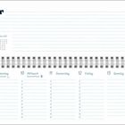 „Februar“ farbig, Kalenderwoche 6, Montag bis Sonntag mit Feiertagen. Illustration: Schwein und Figur stoßen mit Gläsern an.