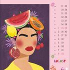Kalender für August mit Illustration: Frau mit Früchten und Blumen auf dem Kopf, abstraktes Gesicht, bunte Farben.