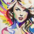 AUG, darunter ein Kalender mit den Tagen 1 bis 31. Illustration eines Gesichts mit farbenfrohen Pinselstrichen.