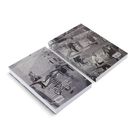 Zwei Bücher liegen mit der Rückseite sichtbar. Der Text ist klein und schwer lesbar. Schwarz-weiße Fotocollagen zieren die Cover.