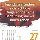 Text: "Irgendwann ändern sich nicht die Dinge, sondern die Bedeutung, die wir ihnen geben." Kalenderblatt für Donnerstag, 27. Mai, Fronleichnam mit Sonnenaufgang um 05:16 und Sonnenuntergang um 21:23. Der Hintergrund ist orange mit blumigen Akzenten.