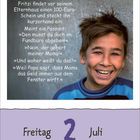 Ein Junge lacht. Text oben: "Fritzi findet vor seinem Elternhaus...". Unten: "Freitag 2 Juli".