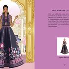 Text: "LEUCHTENDES LICHTERFEST" erklärt ein festliches Outfit für Diwali. Illustration: Frau in traditioneller Kleidung vor Palast.