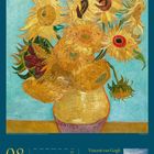 Kalendertext mit "08", "Vincent van Gogh", "Arles". 
Malerei zeigt Sonnenblumen in einer Vase auf blauem Hintergrund.