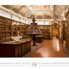 08, August. Historische Bibliothek mit verzierten Regalen, Holzboden, reich dekorierte Decke.