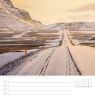 Verschneite Straße nahe des Vulkans Snæfellsjökull, Vesturland. Kalenderseite mit Datum vom 25. bis 31. Januar.