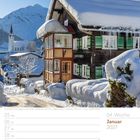 Dorfstraße in Hirschegg mit verschneiten Häusern und Kirche, Berge im Hintergrund. Kalender: 04. Woche Januar 2027.