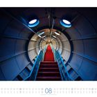 Text: "08", "Treppe im Atomium in Brüssel, Belgien". Eine rote Treppe führt durch einen futuristischen Tunnel mit blauen Geländern.