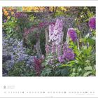 Kalenderseite: August 2027, zeigt ein buntes Blumenbeet mit violetten und orangenen Blumen.